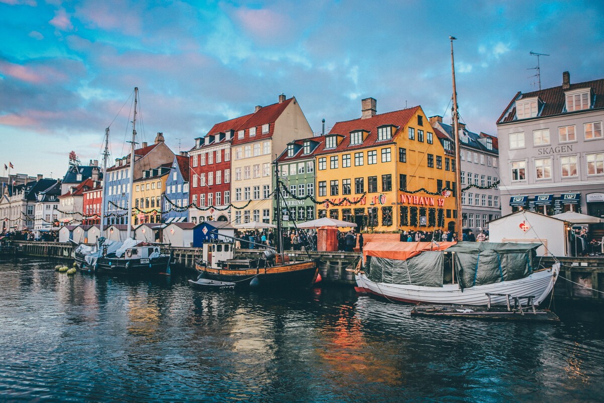 Vianoce môžeš stráviť aj v Kodani, kam sa v decembri dostaneš lacno. 