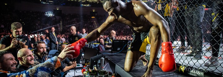 Extrémně rychlé KO, tvrdý box s fauly i nový prozatímní šampion. Oktagon do naplněné O2 areny přinesl další velkou show