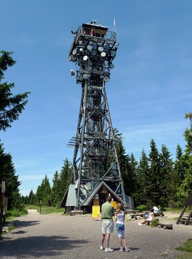 Rozhledna Panorama na Černé hoře je čtvrtou nejvýše položenou rozhlednou v Česku (1261 m n. m.). Víš, jaká je výška samotné rozhledny? 