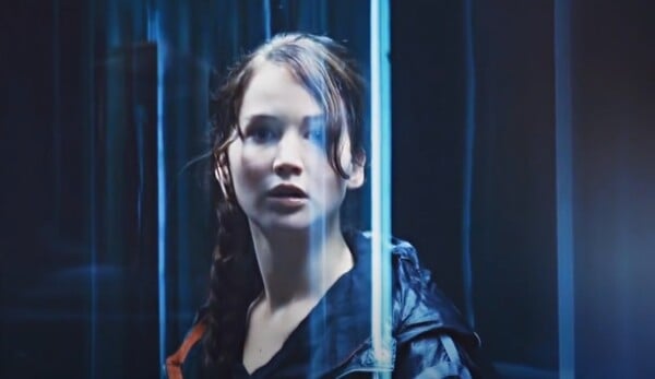 Aký predmet sa Katniss podarí získať v Cornucopii po začatí hier?