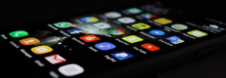 Evropa bude přísněji kontrolovat internet. Co je nelegální offline, bude v EU nelegální i online