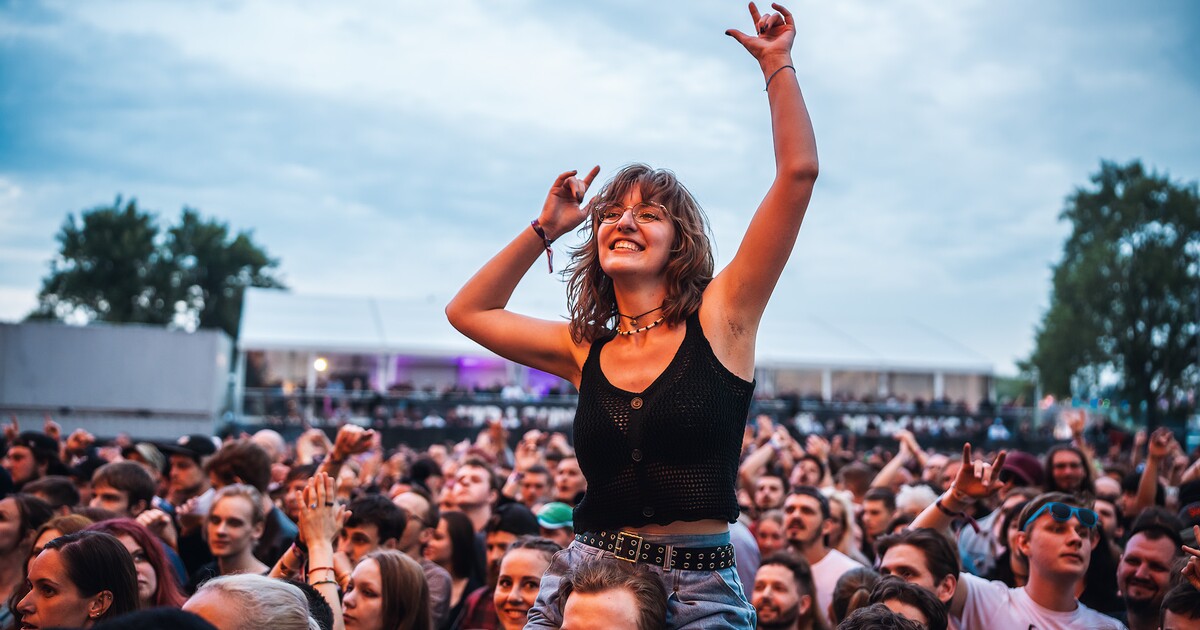 Refreshni si playlist: Tohle je 6 kapel, které tě budou bavit a dorazí letos na Rock for People