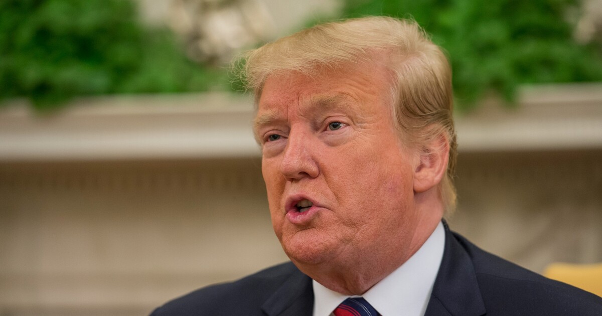 Potvrzeno soudem: Trump sexuálně obtěžoval novinářku