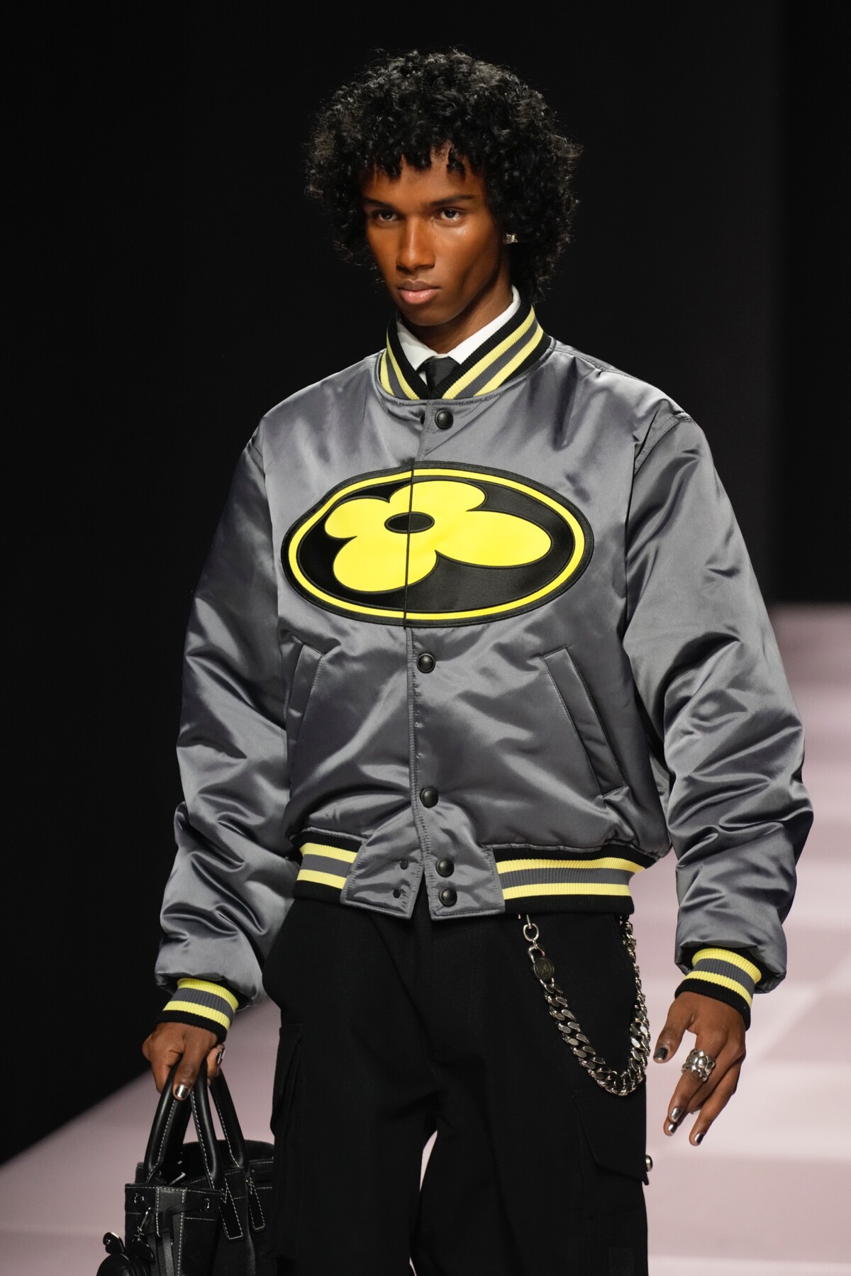 Kolekcia jeseň/zima 2025 ponúka vyváženú kombináciu high fashion prvkov a streetwearu, s ktorým obaja návrhári začínali.