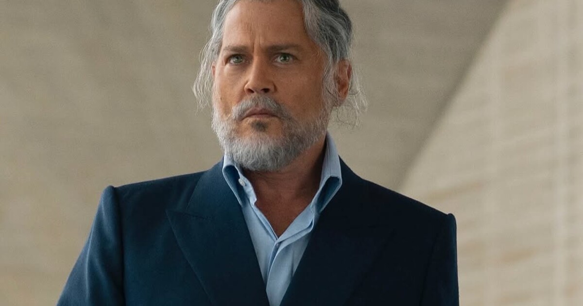 Johnny Depp se vrací s šedými vlasy změněný k nepoznání. Toto je první záběr z jeho nového filmu s Penélope Cruz