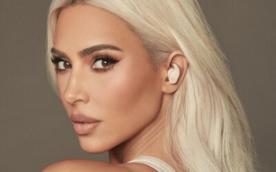Kim Kardashian a značka Beats predstavili spoločné slúchadlá. Zaujmú najmä minimalizmom.