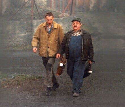 Ke komu chtěl poslat pan Pávek Otíka ve filmu Vesničko má středisková?