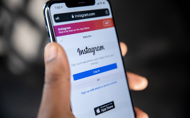 Instagram zakročí proti pedofilom. Nová funkcia nedovolí dospelým užívateľom kontaktovať tínedžerov, ktorých nepoznajú