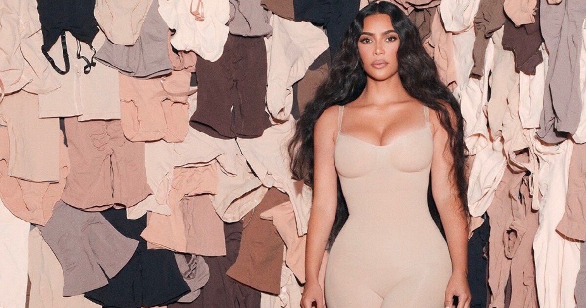 Dívka, kterou postřelili, tvrdí, že ji bodýčko od Kim Kardashian zachránilo život. Takto Kim reagovala