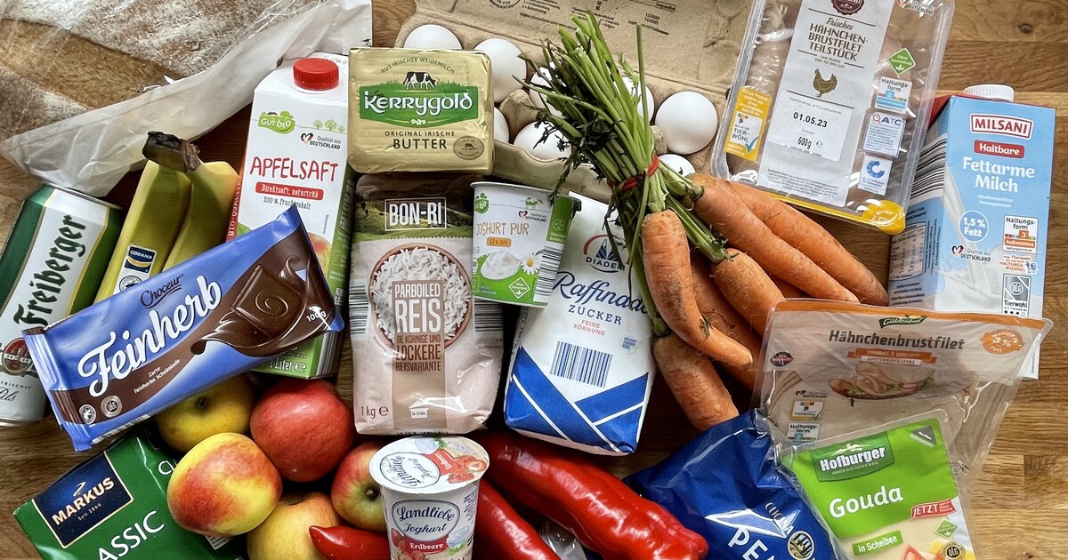 PRŮZKUM: Češi začali šetřit. Jedí méně masa a zeleniny. Roste jenom spotřeba piva