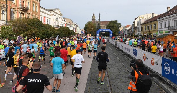 V ktorom mesiaci sa organizuje svetoznámy Medzinárodný maratón mieru, ktorý ľudia bežia v Košiciach už od roku 1924?