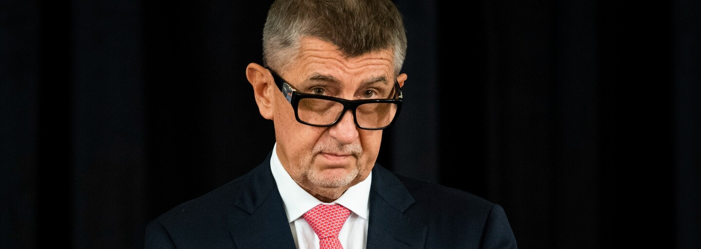 Ďábel nosí Pradu: Babiš uvedl pravou cenu luxusní bundy z demonstrace a schytal další výsměch