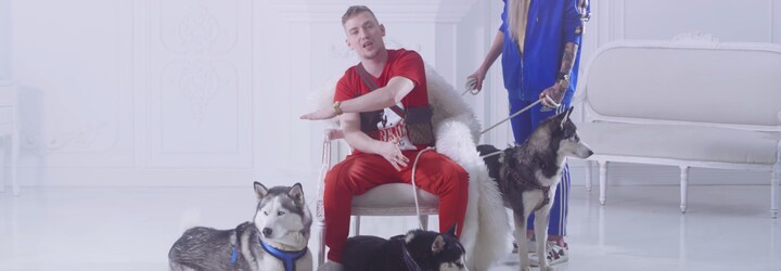 Maniak si jde pro úspěch i peníze a chce všechno. Poslechni si novinku z alba Husky