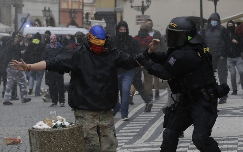 „Fotbaloví“ iniciátoři protestu v Praze: Nejeli jsme dělat výtržnosti, nechali jsme se zbytečně vyprovokovat policií.