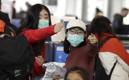 Další podezření na koronavirus v Česku: žena přiletěla z Číny na Ostravsko a onemocněla