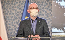 Další zpřísnění opatření! Do obchodů a MHD od pondělí jen s respirátorem nebo dvěma chirurgickými rouškami