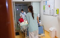 Ďalšia nemocnica hlási nedostatok sestier. Pre kritickú situáciu budú možno v Banskej Bystrici menej operovať