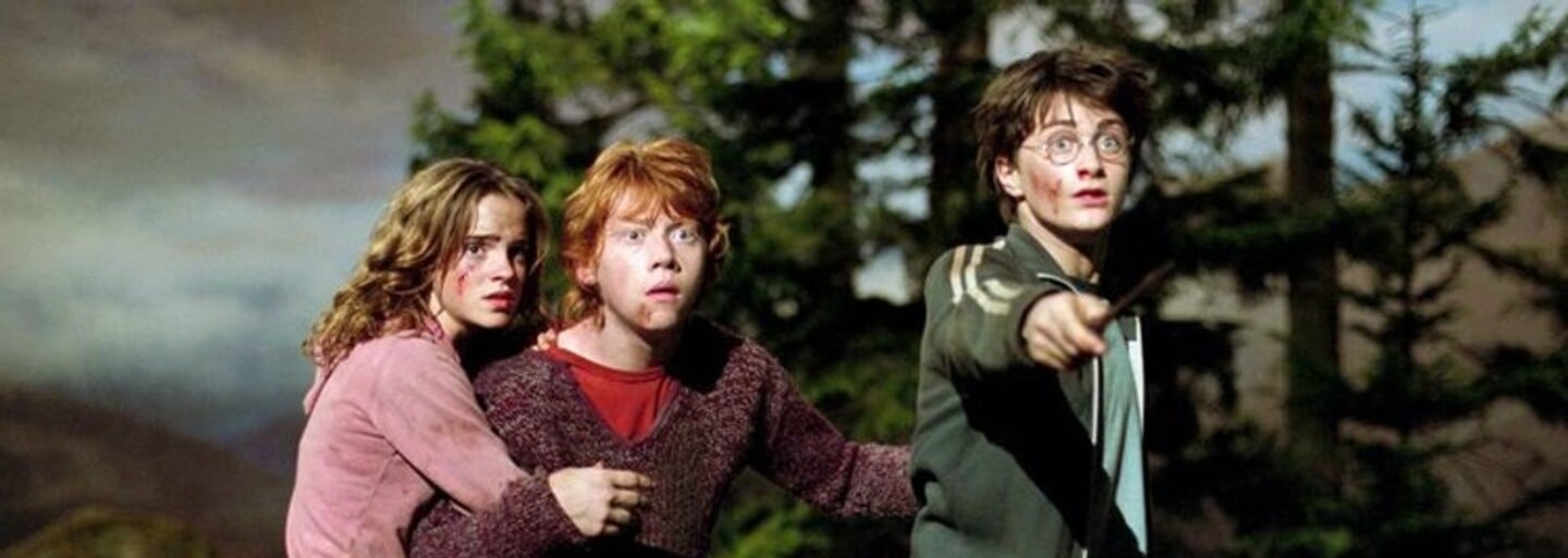 Daniel Radcliffe, Emma Watson a Rupert Grint natočia špeciál Harryho Pottera. 20. výročie oslávia v štýle stretnutia Priateľov