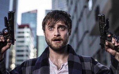 Daniel Radcliffe má zbraně chirurgicky připevněné k rukám, v gladiátorské hře bude bojovat o život Daniel Radcliffe má zbraně chirurgicky připevněné k rukám, v gladiátorské hře bude bojovat o život