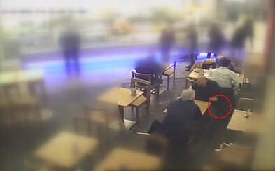 „Dannyho parťáci" z Brna na videu kradou muži z bundy 250 tisíc korun, policie žádá veřejnost o spolupráci „Dannyho parťáci" z Brna na videu kradou muži z bundy 250 tisíc korun, policie žádá veřejnost o spolupráci