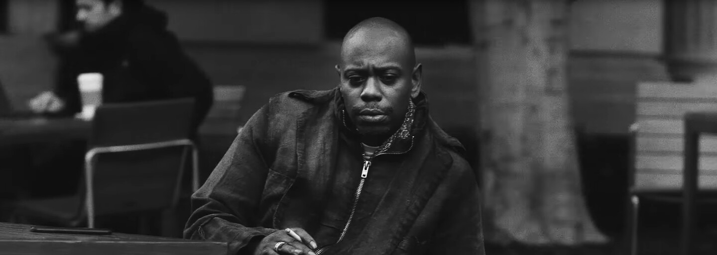 Dave Chappelle nás ohromí dvomi stand-up komediálnymi špeciálmi na Netflixe