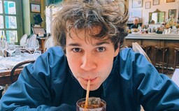 Davidu Dobrikovi po obviněních ze znásilnění YouTube zrušil zpeněžení videí. Firmy s ním ruší smlouvy