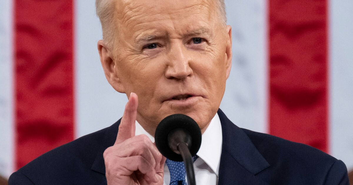Zatykač na Putina byl vydán oprávněně, řekl Biden. Dopustil se podle něj válečných zločinů