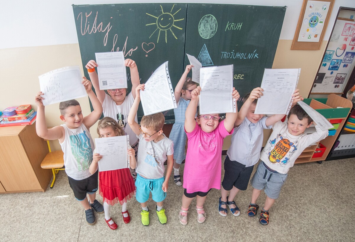 Žiaci si v tomto školskom roku užijú veľa voľných dní. Okrem prázdnin sa môžu tešiť aj na sviatky, z ktorých len 2 pripadajú na víkendy.