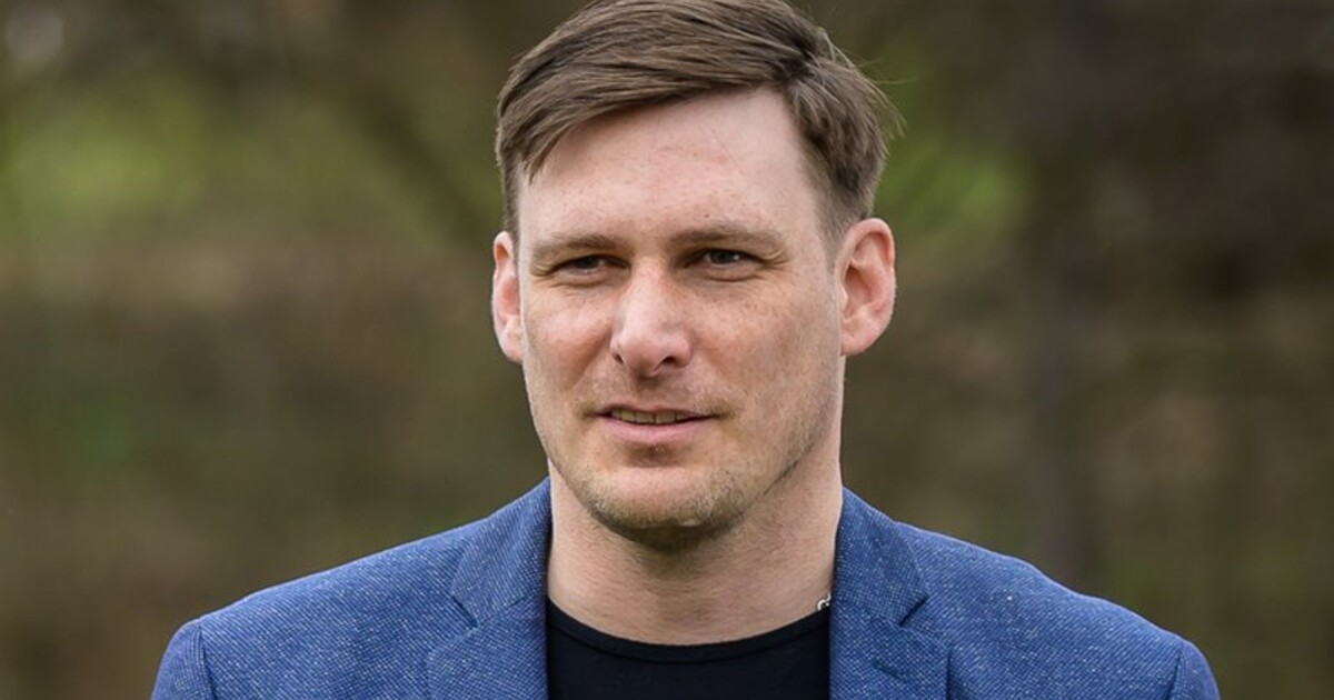 Lukáš Kolářík prověřovaný policií kvůli napadení asistentky končí v Pirátské straně