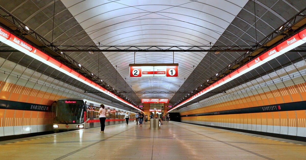 Úsek pražského metra na lince C bude až do pondělí zavřený. Pojedou náhradní autobusy