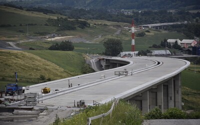 Diaľničný úsek pri Ružomberku do konca roka 2023 nedostavajú. Hrozil odchod zhotoviteľa, zmluvu musia navýšiť.