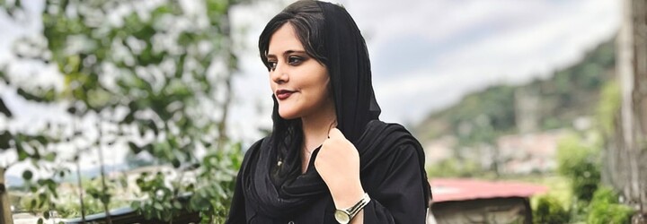 Protesty v Íránu: Po smrti 22leté Mahsy Amini vyrazily tisíce lidí do ulice. Podle odborníka nelze očekávat výraznou změnu režimu
