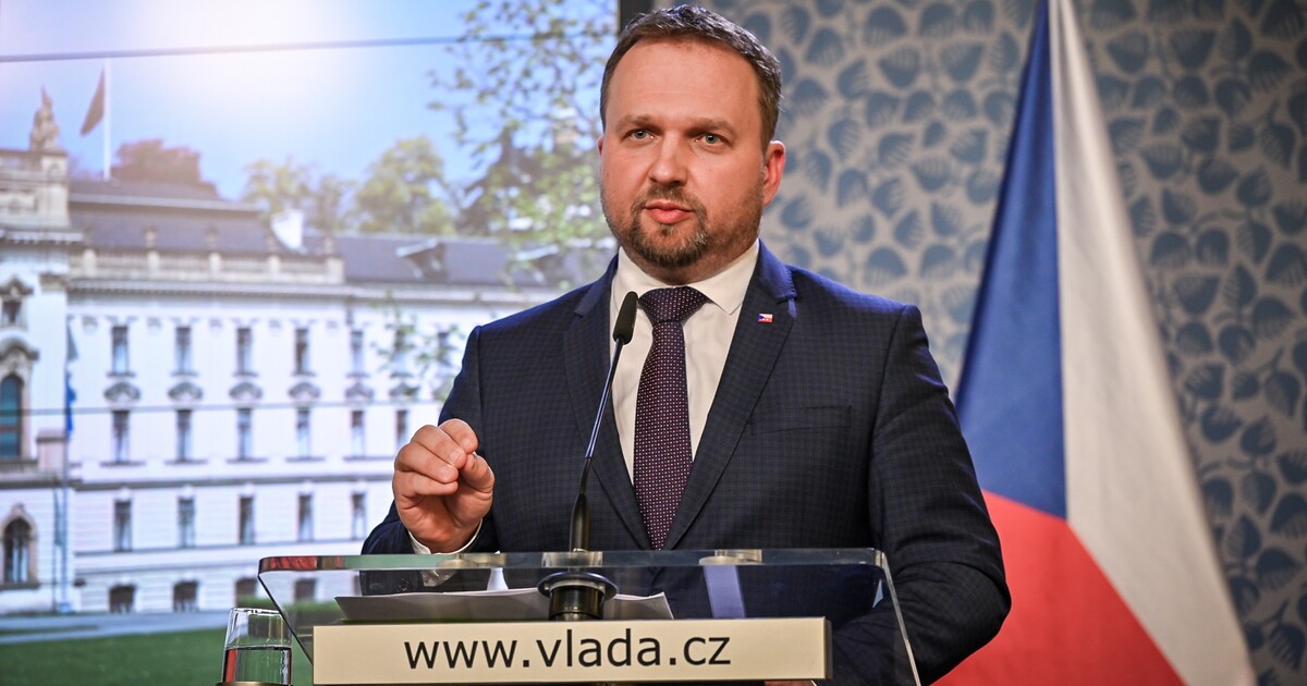 Jurečka o důchodové reformě: Koho se budou týkat změny a kdo půjde do penze dříve?