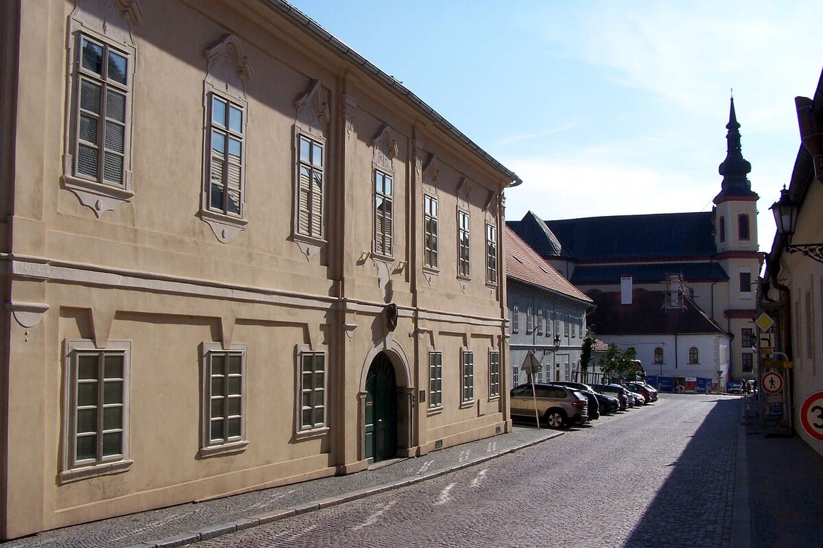 Fakulta restaurováni Univerzity Pardubice.