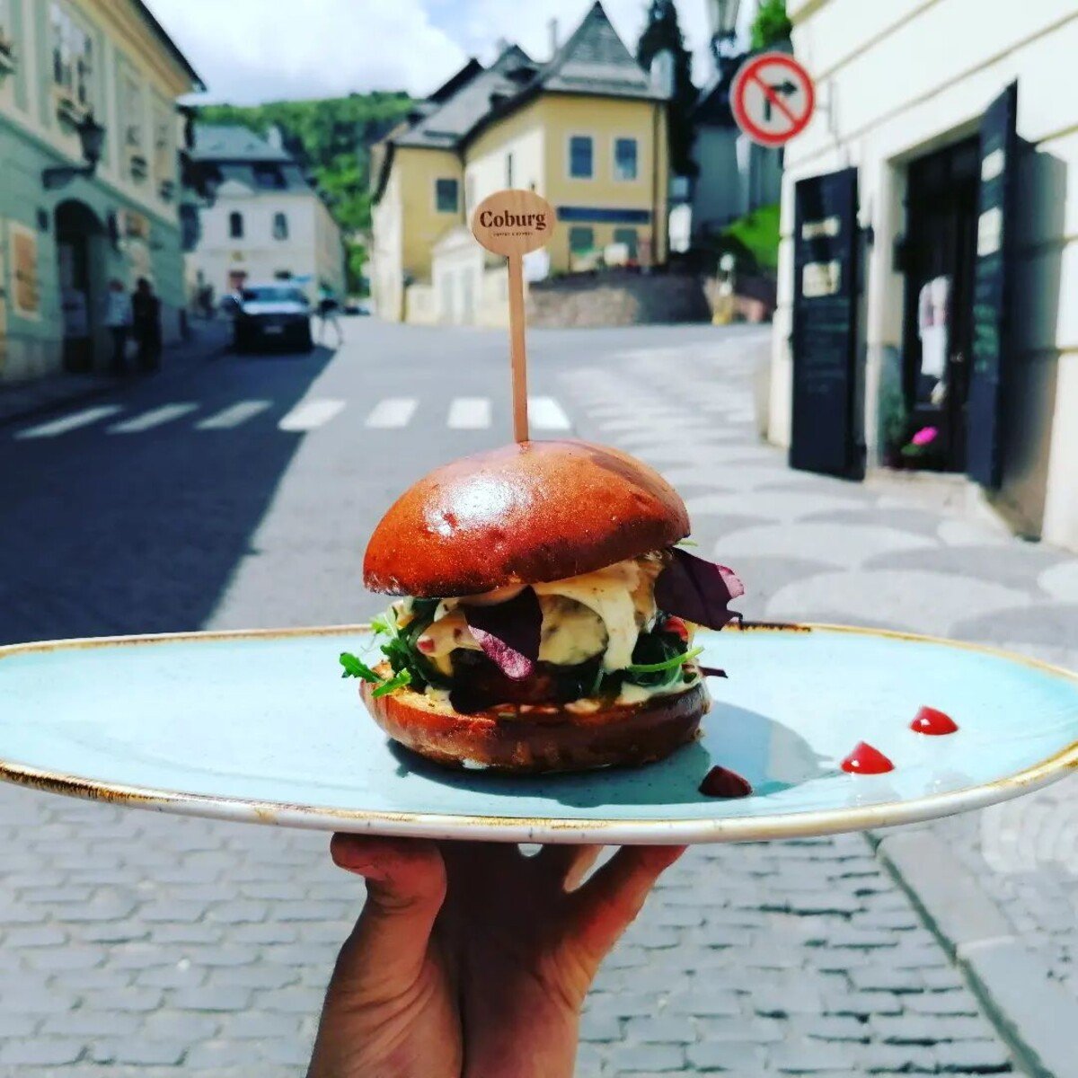 Burger, steak aj pstruhy. V Banskej Štiavnici nájdeš toto všetko na jednom mieste.