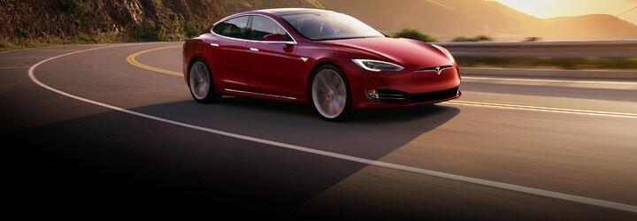 Tesla reaguje na uplynulé nehody svojich vozidiel a prináša dôležitú aktualizáciu funkcie Autopilot