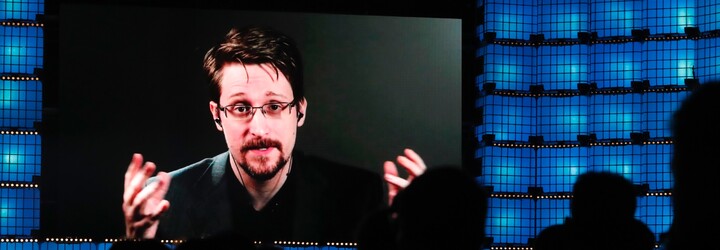 Američan Edward Snowden zložil vernosť Rusku, za čo dostal pas a občianstvo. Putinov režim mu garantuje ochranu pred vydaním