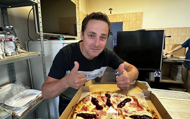 Slovenskom sa šíri trend netradičných pízz. Ochutnal som dubajskú, kapustovú, bolonskú, kebabovú a brusnicovú pizzu (TEST)