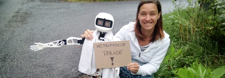 Matylda je robot, který stopuje řidiče na českých silnicích. Už vystartoval a sledovat jeho trasu a zážitky můžeš i ty