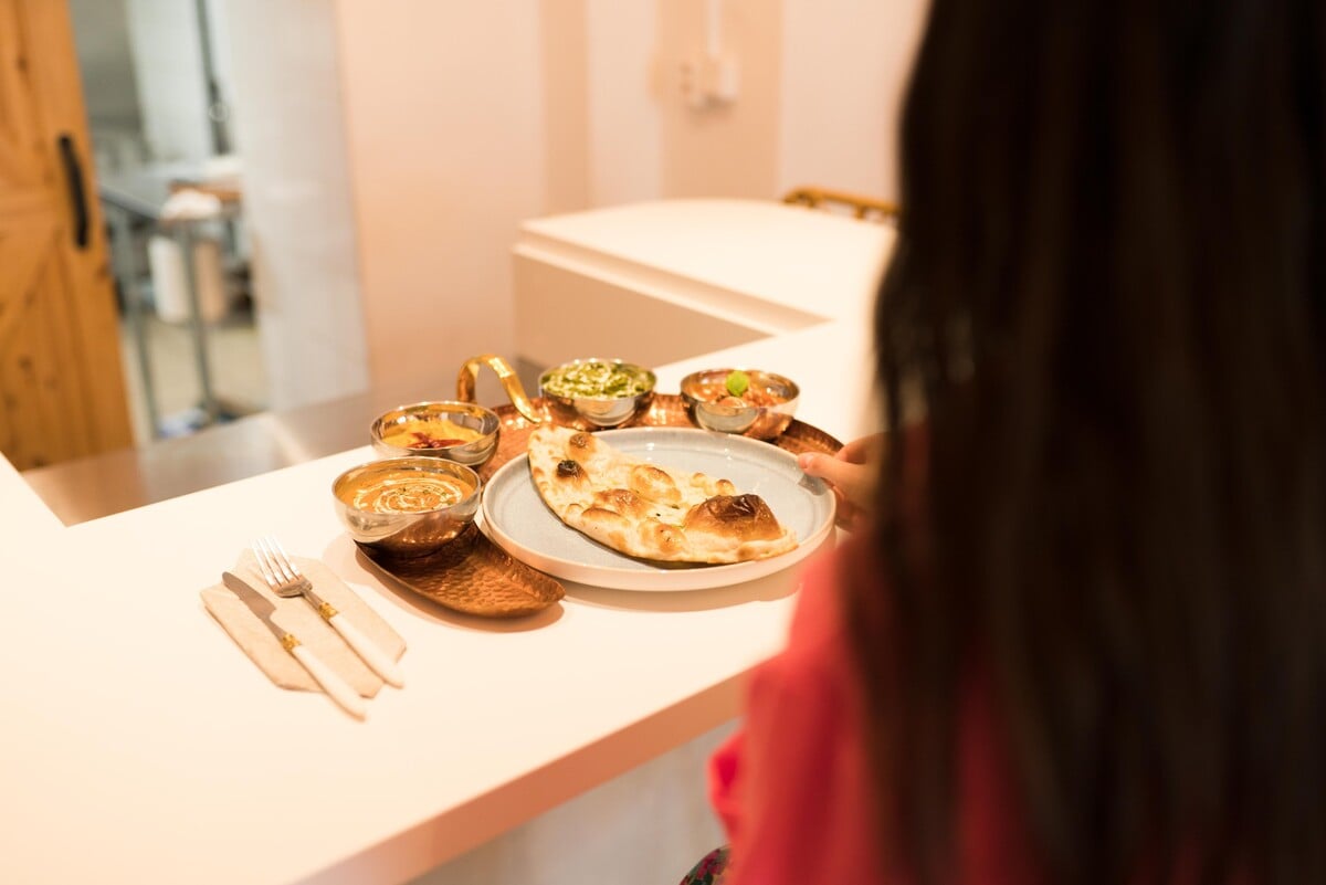 Večer si v reštaurácii môžeš vychutnať prvý indický chef’s table.