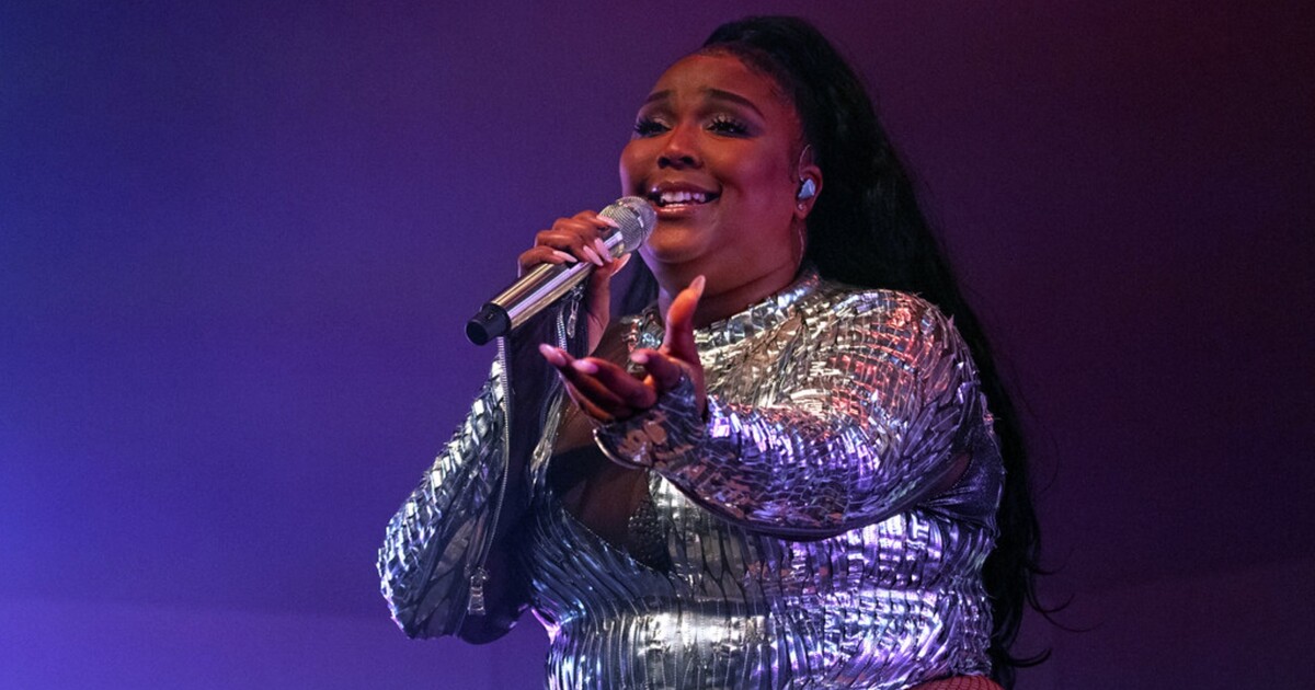 Lizzo čelí obvinění ze sexuálního obtěžování a bodyshamingu