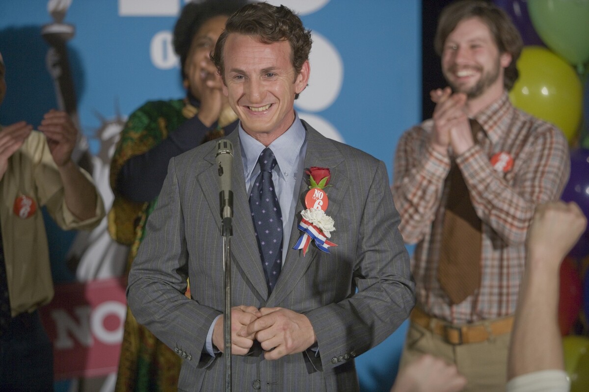 Sean Penn ako politický aktivista Harvey Milk.