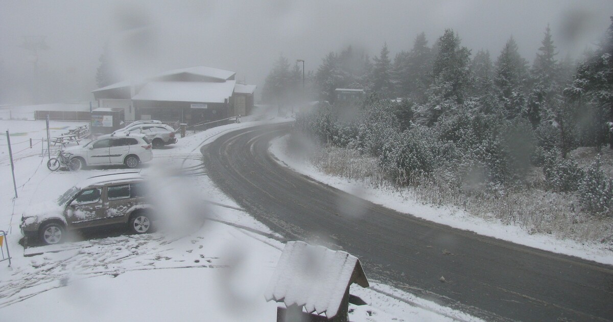 Krušné hory zasáhla chumelenice. Napadly už čtyři centimetry sněhu