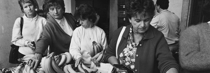 Češi vzpomínají na socialismus: Dědovi zbourali kostel před očima. O telefon jsme žádali v roce 1977, připojili nás 1989