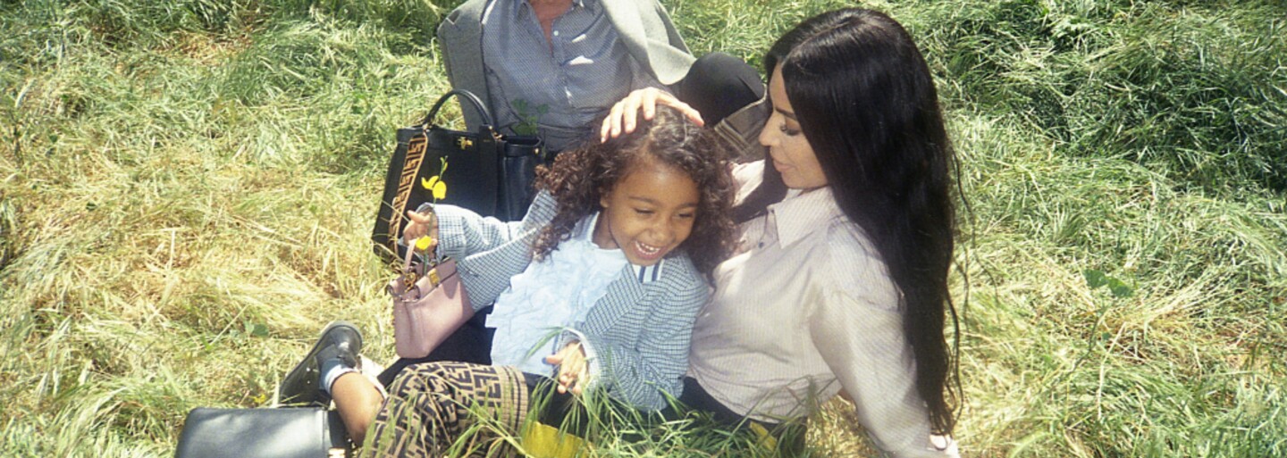 Dcéra Kim Kardashian si už v piatich rokoch zarába slušné peniaze modelingom. Malá North West debutovala v kampani pre Fendi