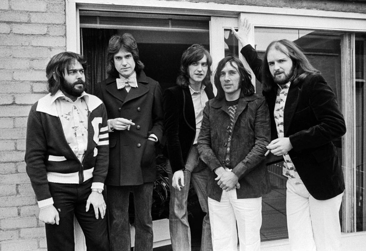 John Dalton, Ray Davies, Dave Davies, Mick Avory a John Gosling.