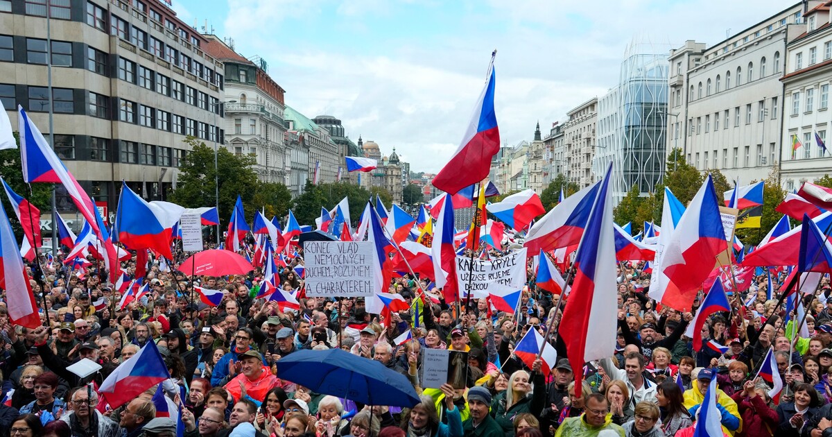 „Největší protest, jaký Česko zažilo.“ Kdo všechno se zapojí do stávky 27. listopadu?