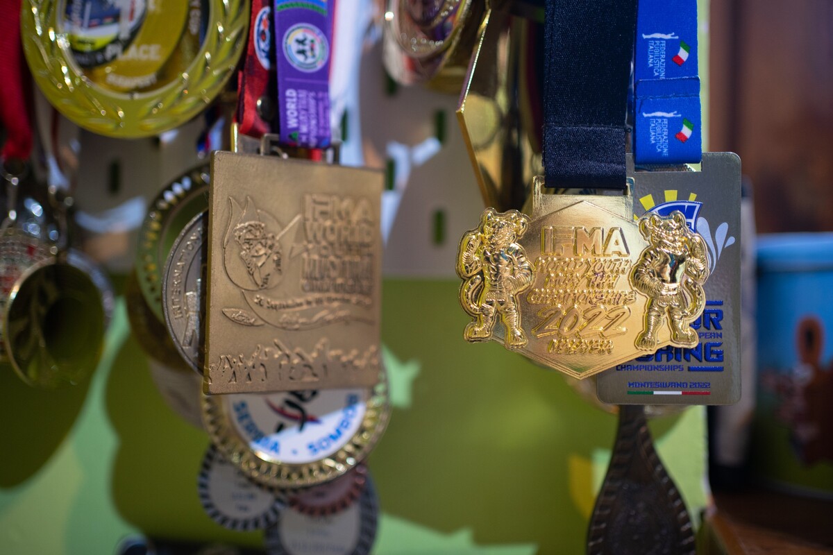 Medailí a pohárů má Viktorie Jílková tolik, že je ani nespočítá. Jiný kov než zlatý v její sbírce téměř není. 