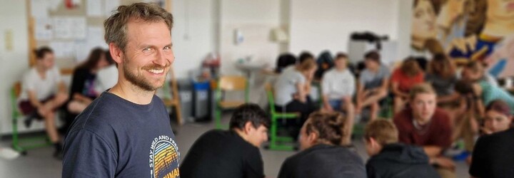 Organizace NePornu rozjíždí nový projekt. Žáky základních škol chce informovat o rizicích spojených se sledováním pornografie