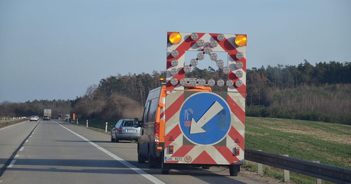 Hromadná nehoda blokovala dopravu v Karlových Varech. Jak se můžeš situaci vyhnout?